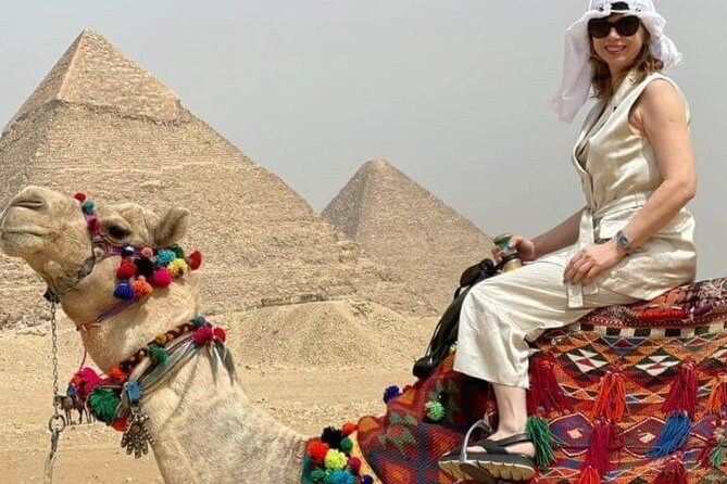 Private Cairo Tour to Giza Pyramids, Egyptian Museum and Bazaar - Three pyramids and one unforgettable Sphinx
