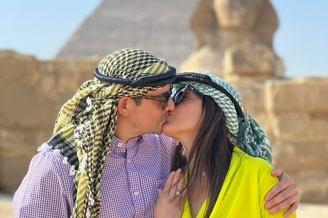 Private Cairo Tour to Giza Pyramids, Egyptian Museum and Bazaar - Khan el Khalili brings the day back to modern Cairo