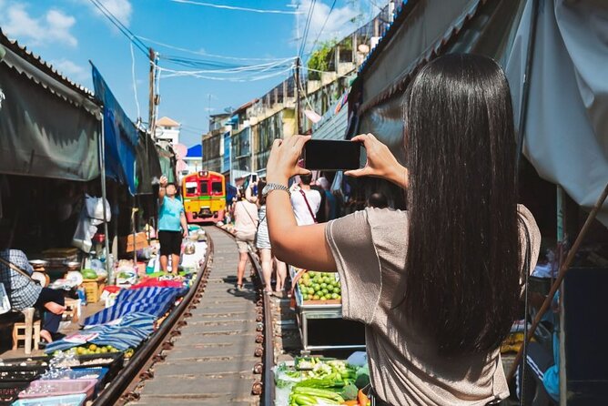 Private Damnoen Saduak and Maeklong Railway Market Tour(min 2pax) - Damnoen Saduak by Electric Boat