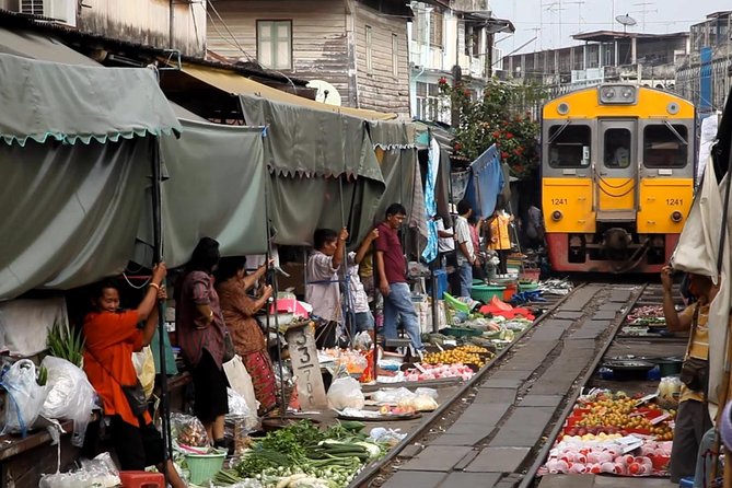 Private Damnoen Saduak Floating Market and Train Market Tour - Damnoen Saduak and the canal approach