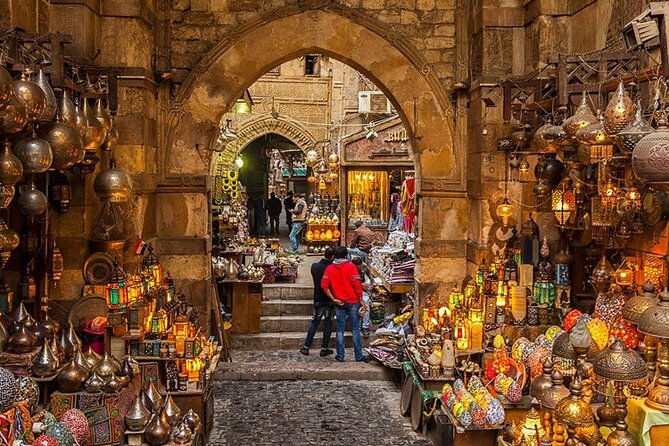 Private Day Tour Pyramids of Giza, Egyptian Museum and Bazaars - Two hours in Khan El Khalili