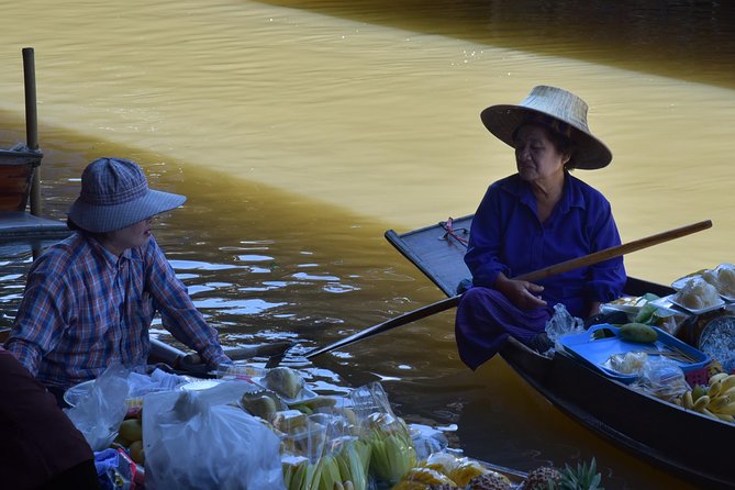 Private Excursion to Maeklong Railway and Floating Markets - Heat, crowds, and the details worth packing