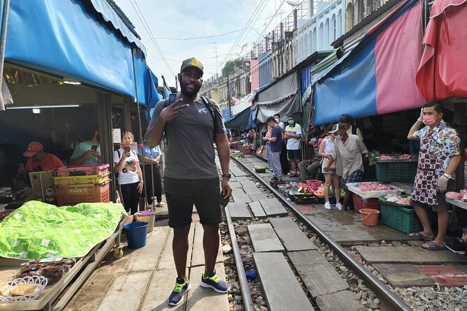 Private Floating Market and Maeklong Railway Market Day Tour - Riding the longtail boat to Damnoen Saduak