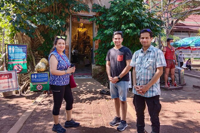 Private Floating Market and Maeklong Railway Tour from Bangkok - Wat Phet Samuth Woravihan and a quieter final stop