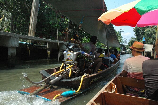 PRIVATE Floating Market + DRAGON Temple + DO like a Local - A private rowing boat and tropical fruit