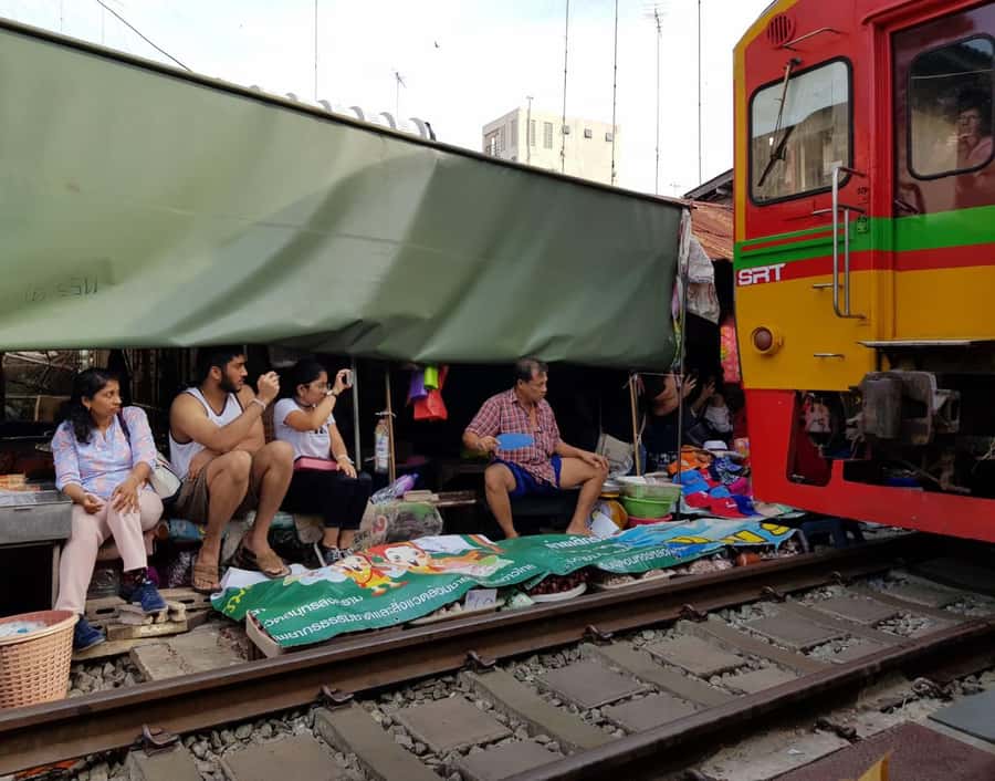 Private Floating & Train Market + DRAGON Temple + Thai Cafe - A nine-hour escape from Bangkok