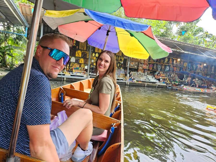 Private Floating & Train Market + DRAGON Temple + Thai Cafe - Damnoen Saduak from a private rowing boat