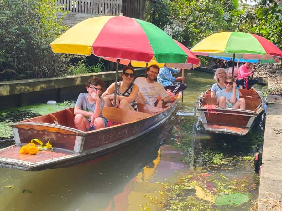 Private Floating & Train Market + DRAGON Temple + Thai Cafe - Should you book this tour?
