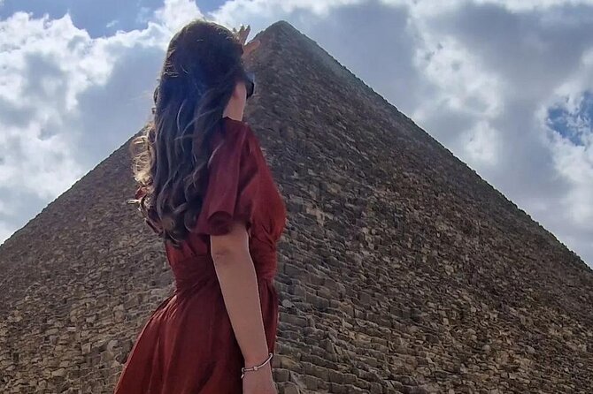 Private Full day Tour to Pyramids, Egyptian Museum and Bazaar - Giza Plateau: the first look at the pyramids