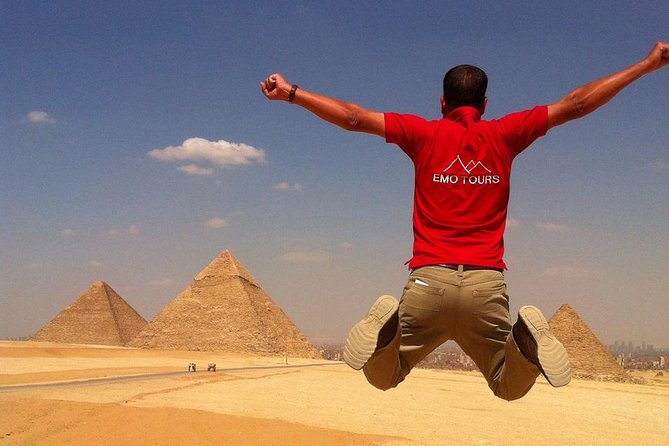 Private Full-Day Tour Visiting Giza Pyramids, Egyptian Museum and Old Market - Giza Pyramids: the powerful opening act