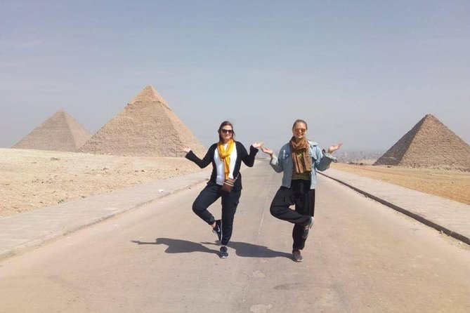 Private Full-Day Tour Visiting Giza Pyramids, Egyptian Museum and Old Market - The Great Sphinx and the Khafre connection