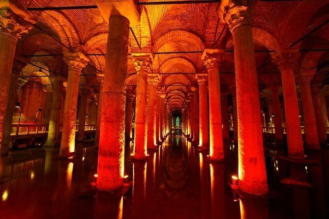 Private Guided Tour Hagia Sophia, Cistern, Topkapi and Bazaar - Hagia Sophia: start with a building that changed roles