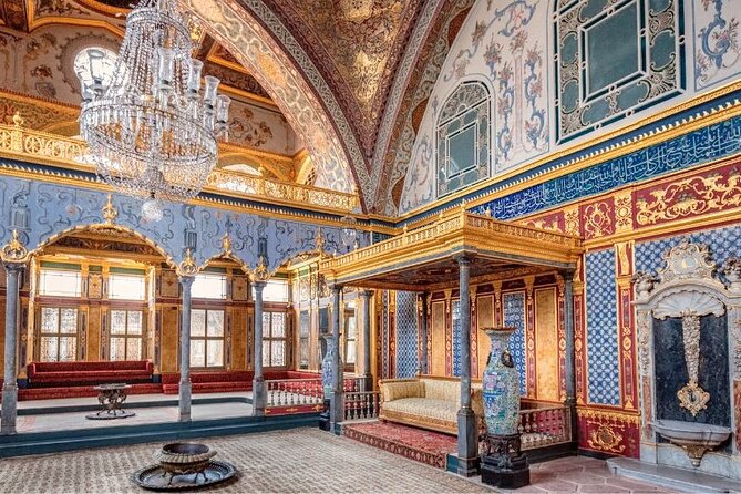 Private Guided Tour Hagia Sophia, Cistern, Topkapi and Bazaar - Topkapi Palace: two hours in the Ottoman court