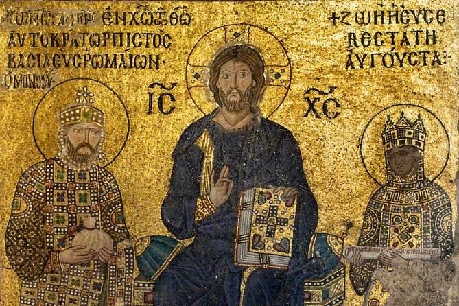 Private Guided Tour Hagia Sophia, Cistern, Topkapi and Bazaar - Vezirhan: a useful stop for Turkish carpets