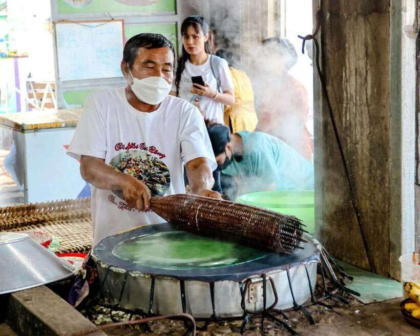 Private Half Day Tour - Cái Răng Floating Market - A quiet sampan ride through smaller canals
