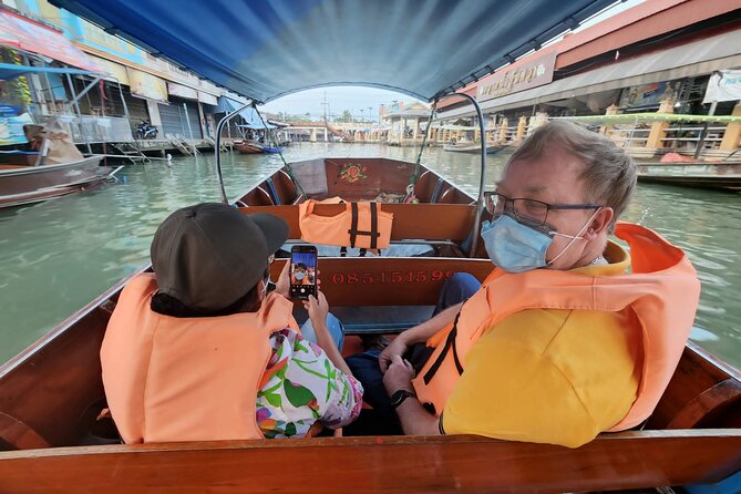 Private Maeklong Railway Market and Amphawa Day Tour from Bangkok - What the guide adds to the experience