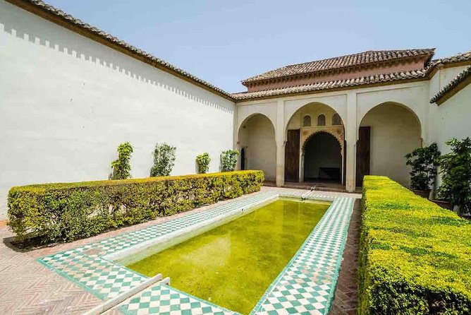 Private Malaga: Alcazaba, Museum, Market, Cathedral & Picasso - Starting at Plaza de la Marina