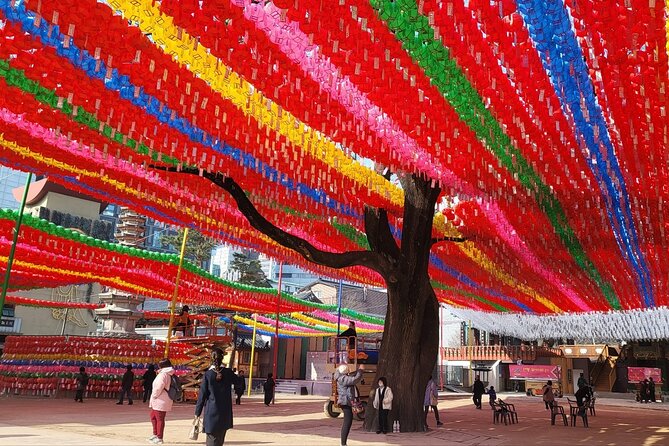 Private Seoul City Tour Palace, village, temple, market - A full day that connects old Seoul with modern city views