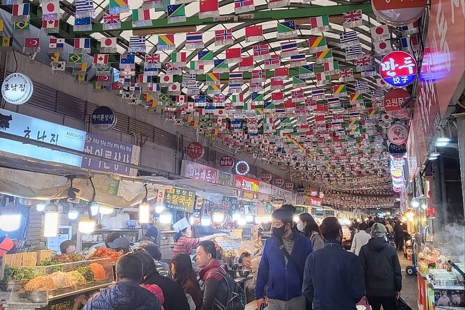 Private Seoul City Tour Palace, village, temple, market - Gyeongbokgung and the Joseon court