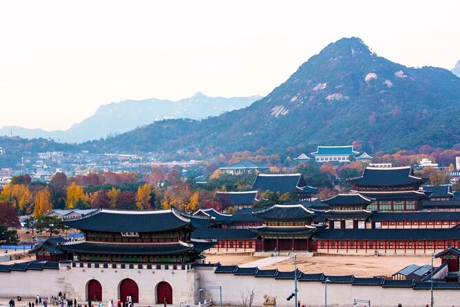 Private Seoul City Tour Palace, village, temple, market - Insadong for crafts, paintings, and antiques