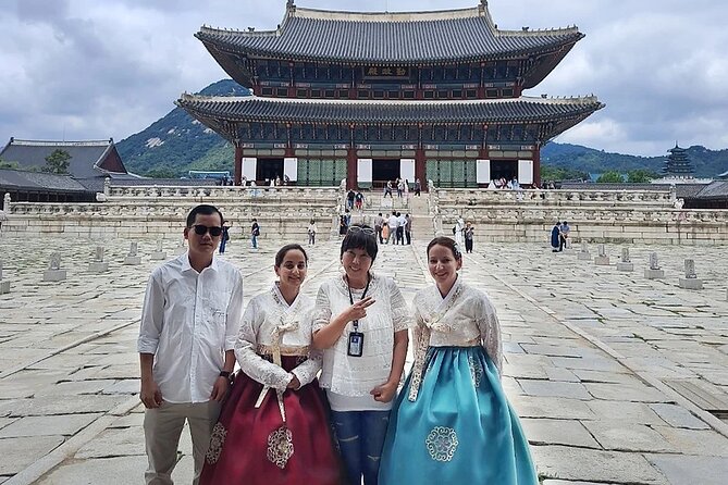 Private Seoul City Tour Palace, village, temple, market - Namsan Park and the cable car ride