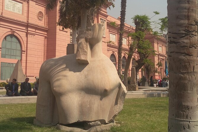 Private sightseeing Tour: Giza Pyramids, Egyptian Museum and Khan Khalili Bazaar - Two hours with Egypt’s ancient treasures