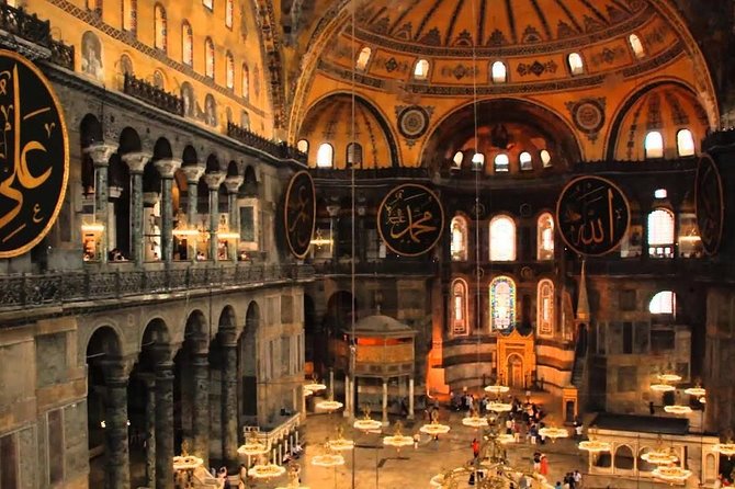 Private: Topkapi Palace, St. Sophia, Blue Mosque, Grand Bazaar, Hipodromme - Guides make or break the private format