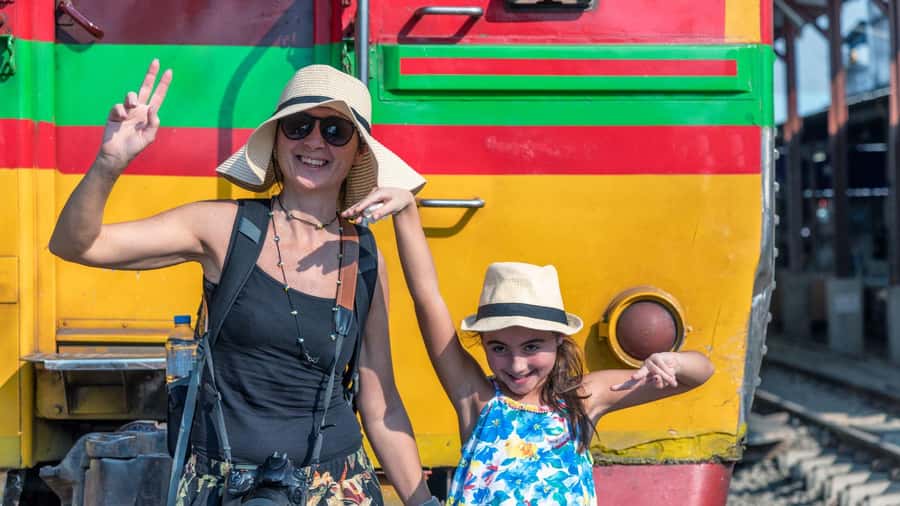 Private Tour from Bangkok: Railway & Floating Markets - Why the railway market is the day’s best opening act