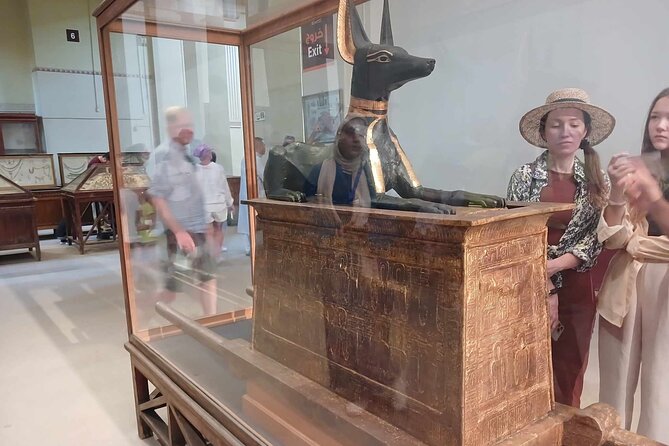 Private Tour: Giza Pyramids, Museum, Bazaar & Lunch Included - Three hours with Tutankhamun at the Egyptian Museum