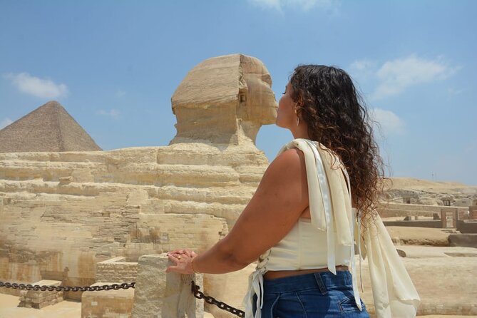 Private Tour: Giza Pyramids, Museum, Bazaar & Lunch Included - Khan El-Khalili and the old-market atmosphere