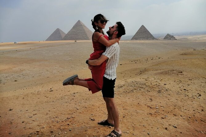 Private Tour Giza pyramids ,Sphinx. Lunch and local bazaars - The Sphinx and the classic panoramic photo stop