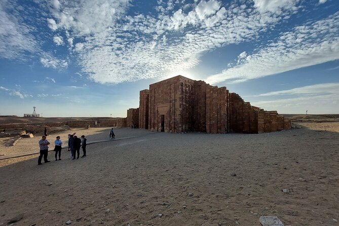 Private Tour in the World of the Pyramids'Egyptian Museum'Bazaar - Three hours among the Pyramids of Giza