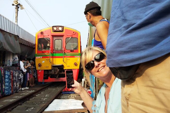 Private tour to Floating & Railway markets (multi-lang: EN ZH ES IT FR DE) - What to bring and how to use your time
