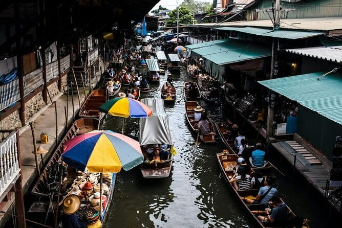 Private Tour to Maeklong Train Market and Floating Market - Maeklong Railway Market and the passing train