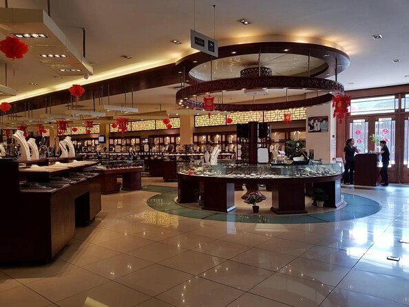 Private Tour to Pearl Market Acrobatic Show & Peking Duck Dinner - Key things to know before booking