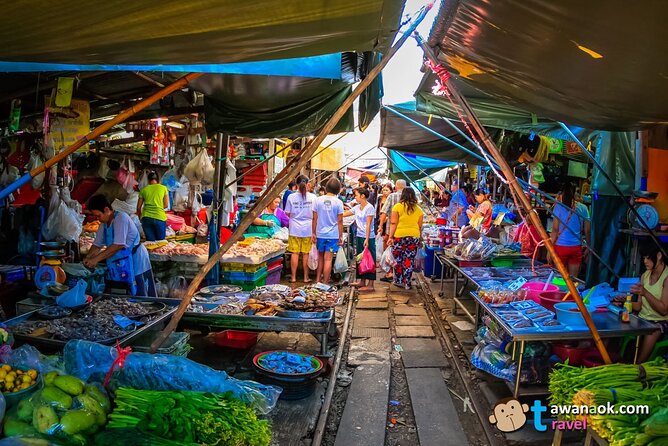 Private Tour to Railway Market and Damnoen Saduak Floating Market - Who should book this market day?