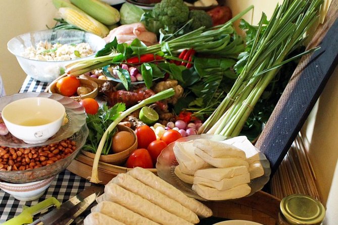 PRIVATE Ubud Market Tour & Balinese Cooking Class with Putu - Lunch with three generations of Putu’s family