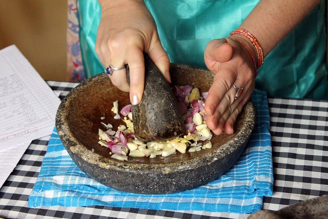 PRIVATE Ubud Market Tour & Balinese Cooking Class with Putu - Practical details that shape the morning