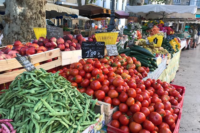 Provençal Farmers market tour - Edouard’s role and the small-group advantage