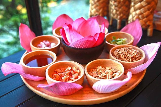 Red Lotus garden market with Thai culture halfday tour - What the market offers beyond the pond