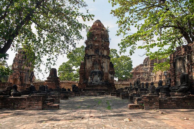 Red Lotus Pond Floating Market and Ayutthaya Historical Park - Wat Mahathat and the famous Buddha head