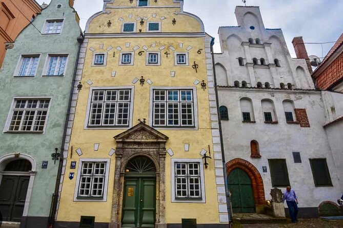 Riga Old Town, C Market & Art Nouveau Guided Walking Tour - Starting at Riga Central Market’s Zeppelin hangars