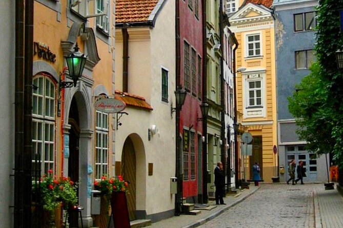 Riga Old Town, C Market & Art Nouveau Guided Walking Tour - Art Nouveau and the option to extend your Riga walk