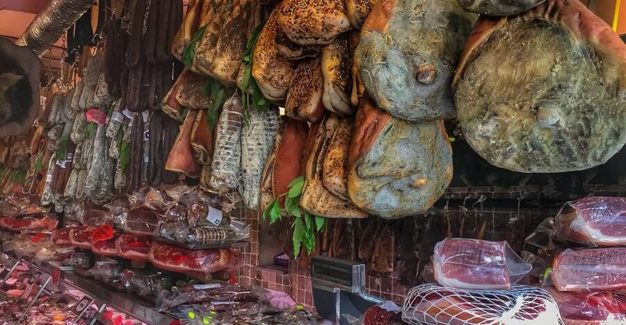 Rome: Campo De' Fiori Market & Trevi 4-Hour Food & Wine Tour - Why the theater ruins make the meal memorable