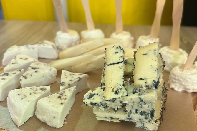 Rome E-Bike Tour: Ultimate Street Food and Market Feast - Starting with coffee in the Jewish Ghetto
