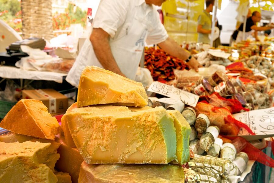 Rome: The Vatican Market Experience Tasting and Class - Who should book this experience?