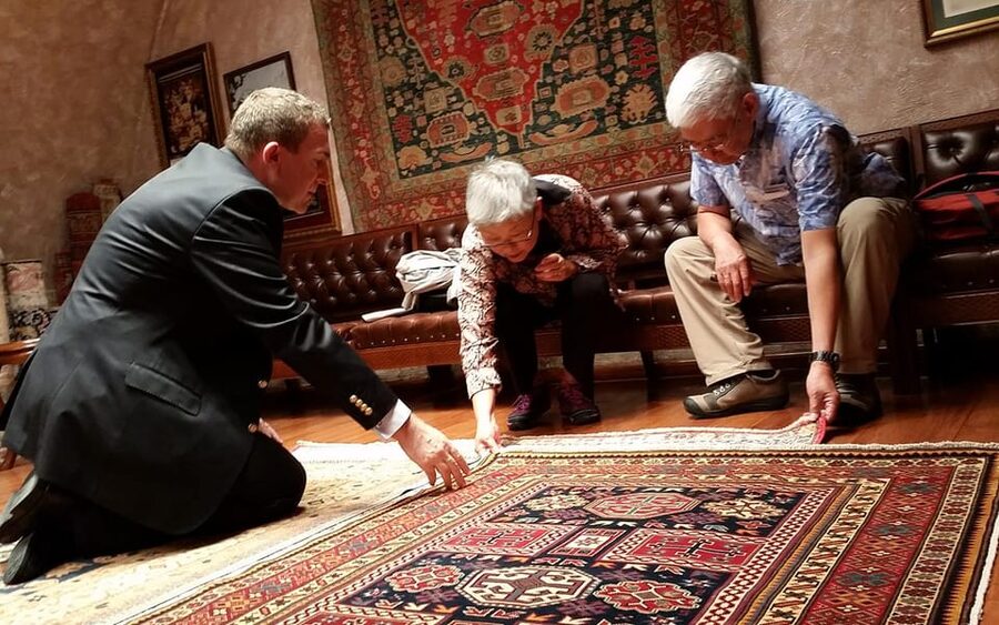 Rug Shopping Private Tour with expert Grand Bazaar - What makes the buying guidance useful