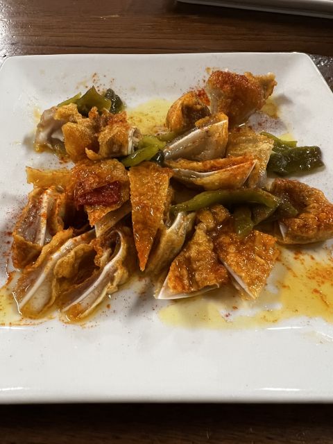 San Sebastian: Market, Pintxos and Wine Tasting Tour - Old Town bars and the six pintxos