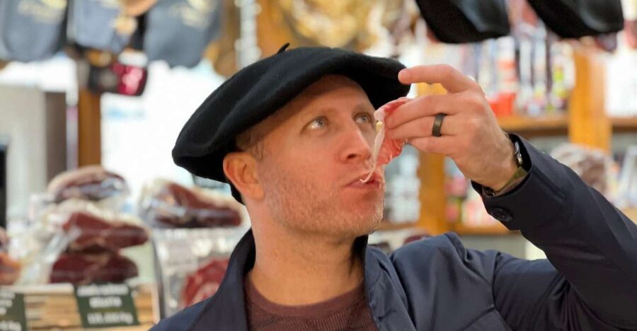 San Sebastian: Market, Pintxos and Wine Tasting Tour - Wine, cider, and licor with the food
