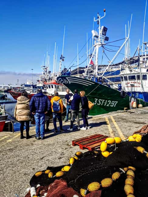 Santoña: Anchovy Art Gallery with Fishing Port and Market - Understanding the boats and auction floor